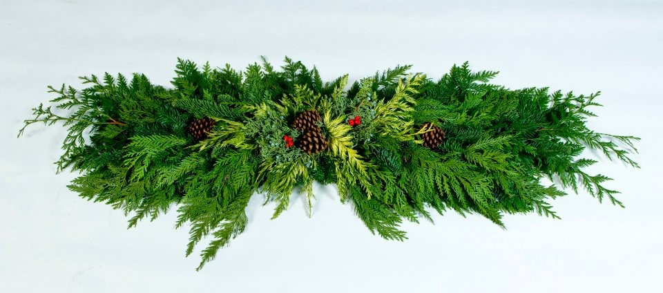 Mantlepiece with 3 accents (pine cones, berries and juniper)